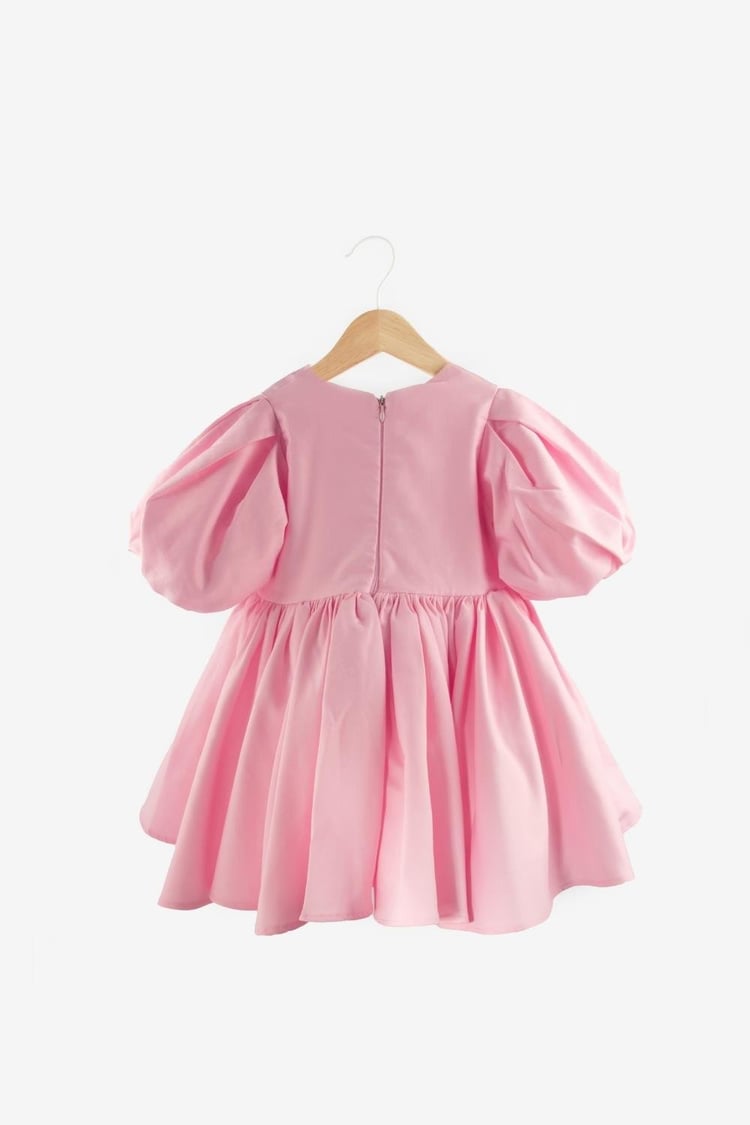 Pembe Dev Fiyonk Detaylı Kız Çocuk Elbise